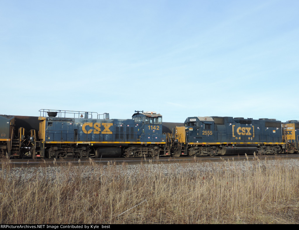 CSX 1142 and 2555
